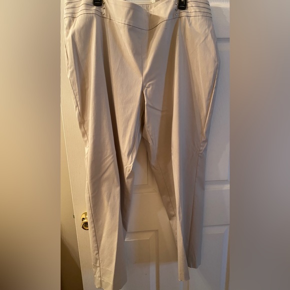 Maurice’s Khackis 22 NWOT - Picture 4 of 5